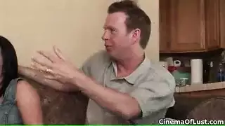 جوردي ينيك صاحبته وامها