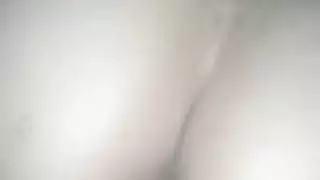 مغامرة إباحية لمراهقة: يتم تناوب فريق عليها بقضيب مجهول موهوب