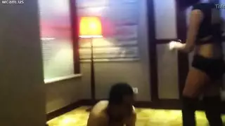 نساء خبيرات يهيمن بمشاهد المص العميق في مقاطع إباحية