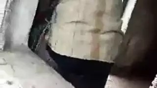 فتاة سمراء تُمارس عليها الجنس من فمها وشرجها وتنتهي بقذف في دبرها